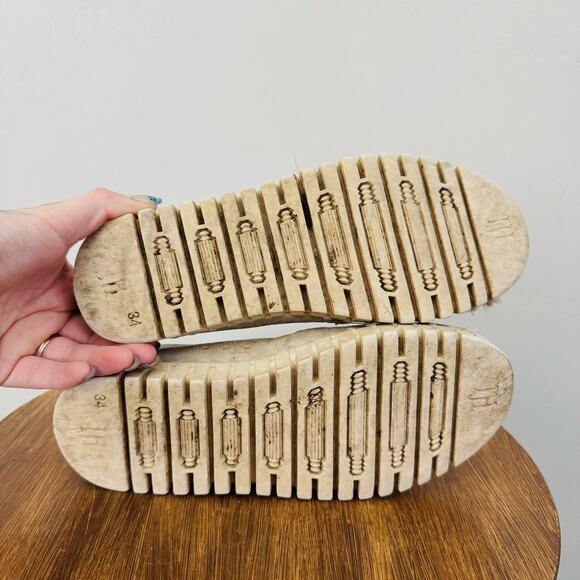 Isle Jacobsen Youth Tulip Shoes Beige Girls Size 2.5 - Picture 7 of 9